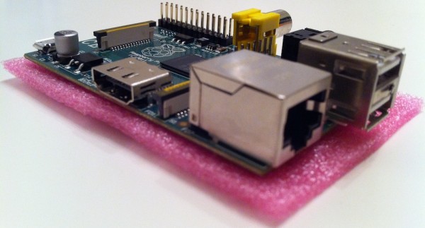 raspberry pi 600x323 - Raspberry Pi - Netzteil und Micro USB Kabel