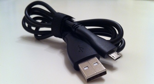 raspberry pi mirco usb kabel 600x329 - Raspberry Pi - Netzteil und Micro USB Kabel