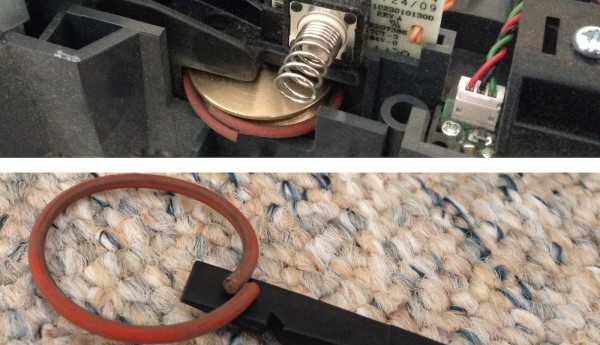 vr100 02 gummi 600x345 - Reparatur - Vorwerk Kobold VR100 - Seitenbürste dreht sich nicht