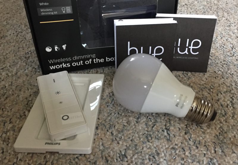 hue dimming kit lieferumfang 800x555 - Erfahrungsbericht – Philips Hue Starter Set & Wireless Dimming Kit (E27)