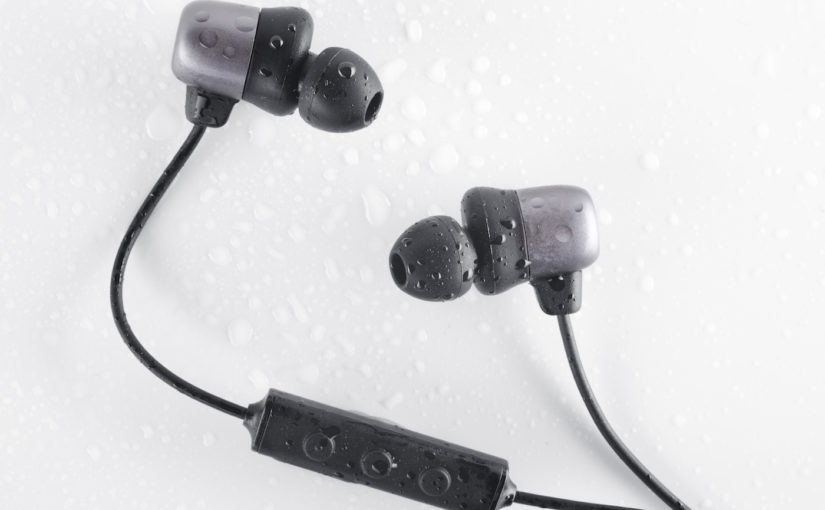 teufel move bt pressebild wasser 825x510 - Test – Teufel Move BT - In-Ear-Bluetooth-Headset