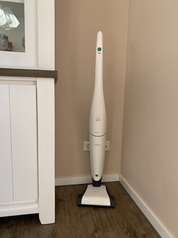 vorwerk kobold vb100 akku staubsauger mit ebb100 parkposition 600x800 - Test - Vorwerk Kobold VB100 Akku-Staubsauger