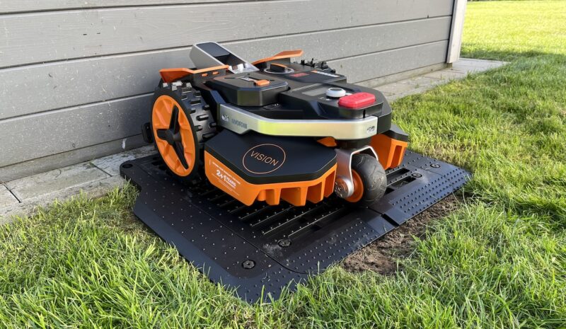 worx landroid vision m800 wr208e ladestation falsch 800x465 - Test – WORX Landroid Vision M800 (WR208E) – Mähroboter ohne Begrenzungskabel