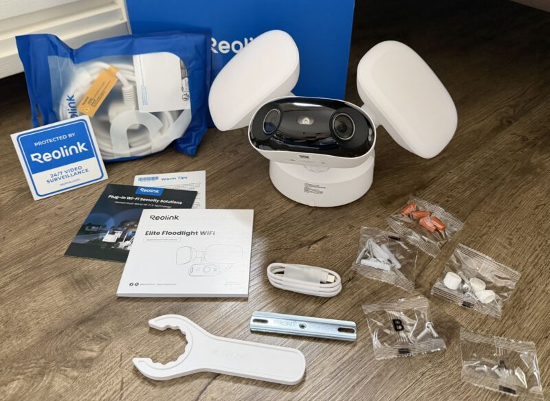 Test - Reolink Elite Floodlight WiFi Reolink Elite Floodlight WiFi Lieferumfang 800x584 - Test - Reolink Elite Floodlight WiFi