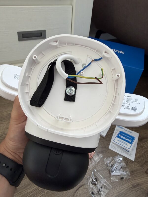 Test – Reolink TrackFlex Floodlight WiFi IMG 0070 600x800 - Test – Reolink TrackFlex Floodlight WiFi